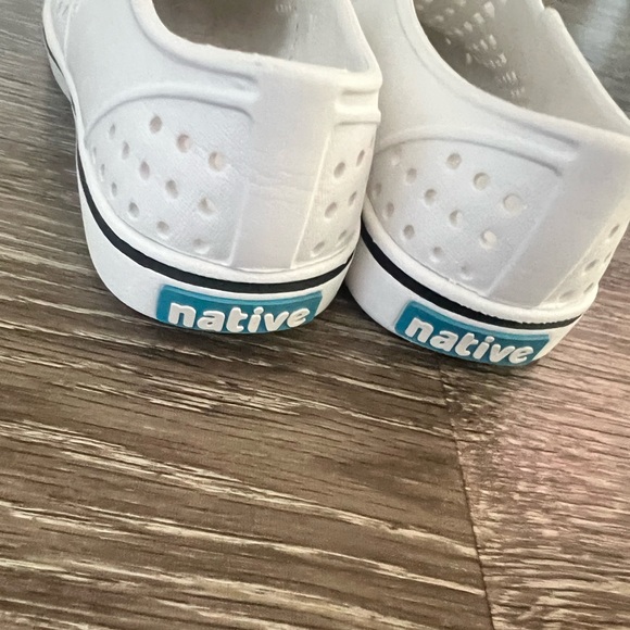 Native size 1 shoes worn once and my son doesn’t like them. - Picture 2 of 4